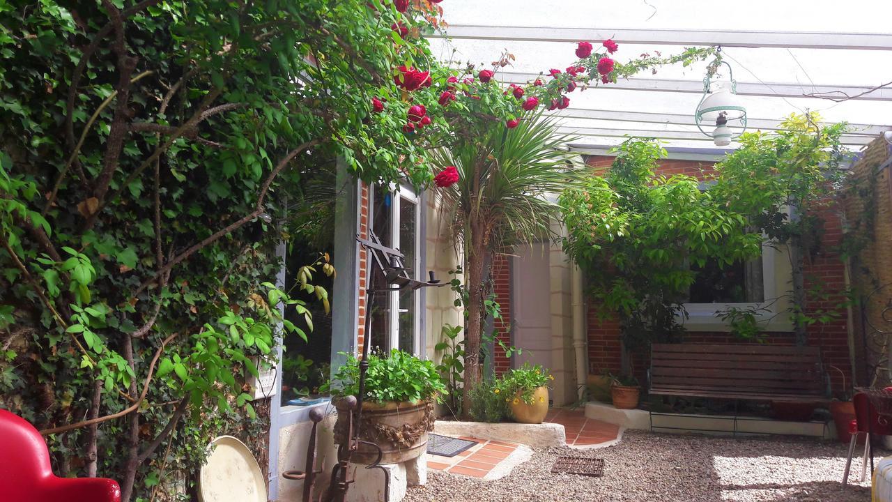 Le Vieux Vauvert Bed & Breakfast Rochecorbon Bagian luar foto